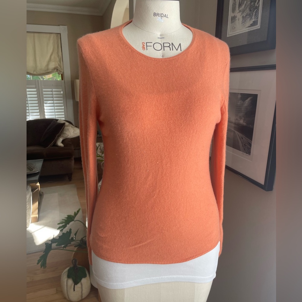 100% Cashmere.  Excellent condition. Tangerine color size M.  2 ply